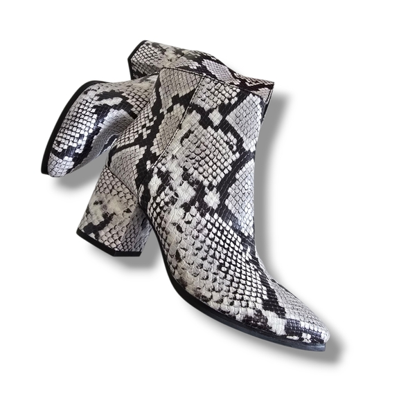 New 🥀 ALDO Ladies Gray Snakeskin Leather Ankle Boots - Picture 14 of 16